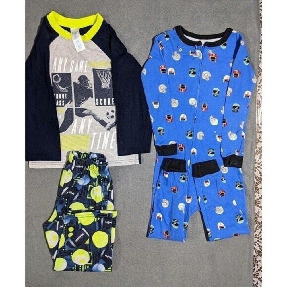 Boys football 2 piece and zip up open foot pajamas size 4t‎